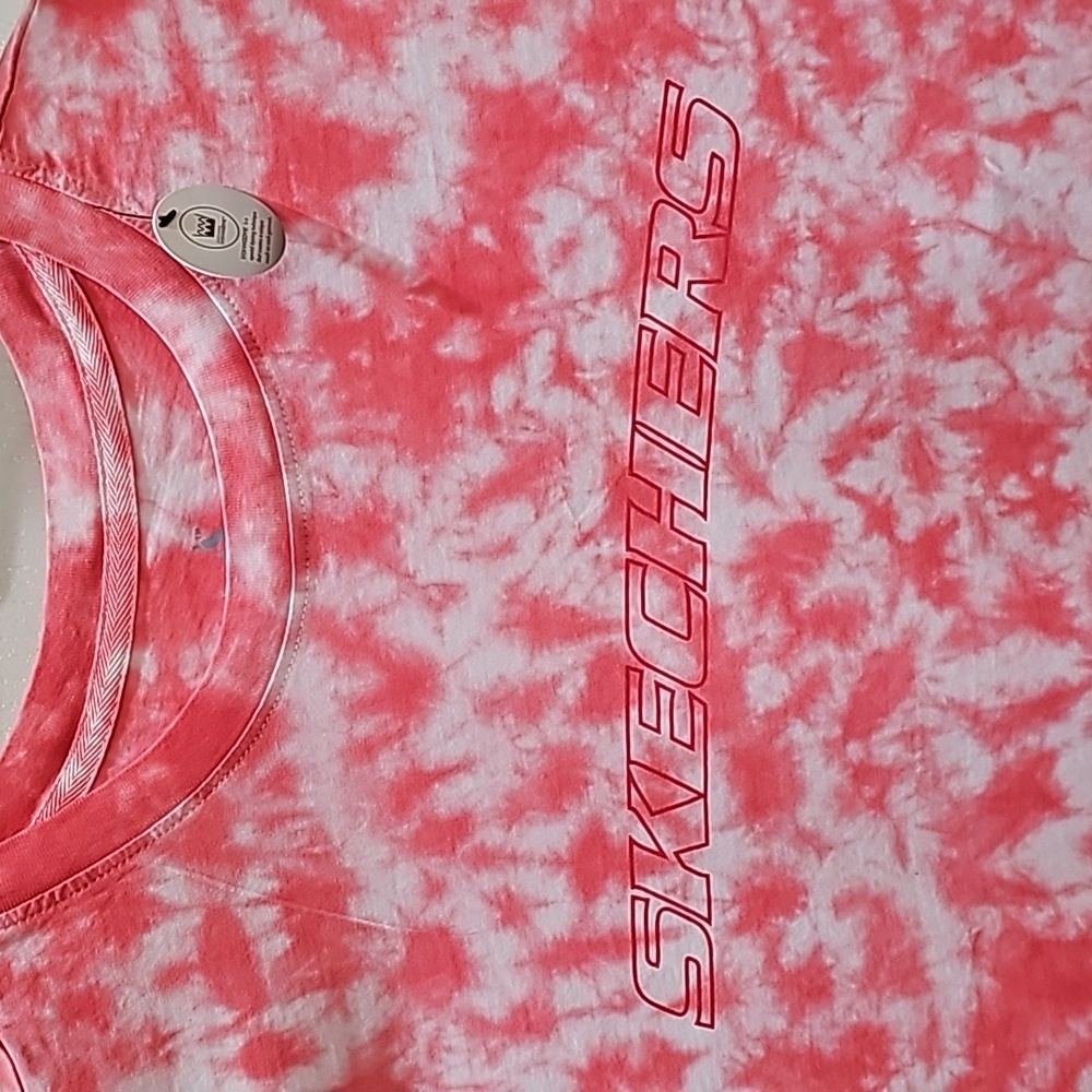 NWT Skechers Large T-Shirt